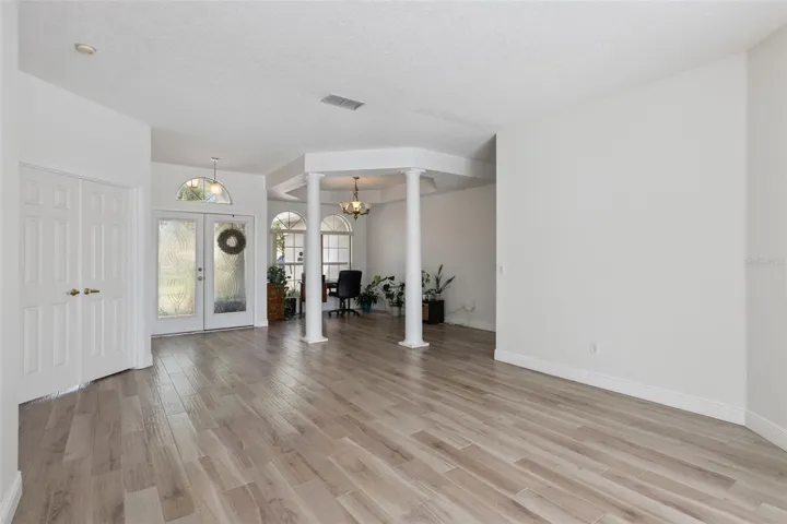 Foyer/Dining room
