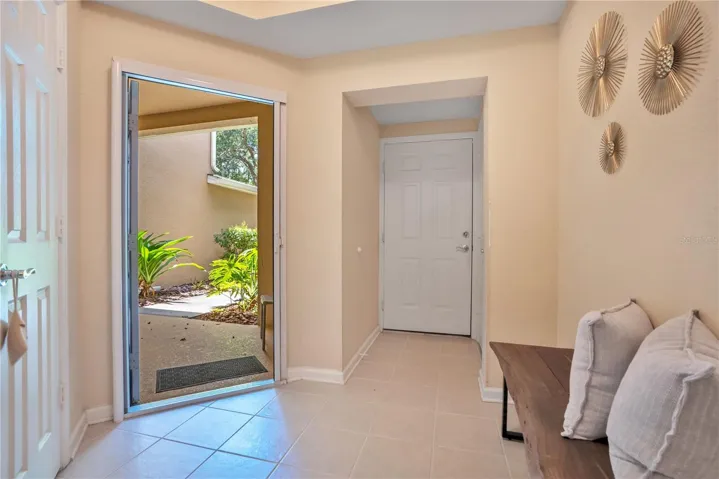 Foyer and retractable screen door