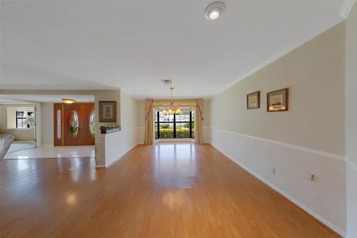 Large formal dining room that is perfect for holiday gatherings