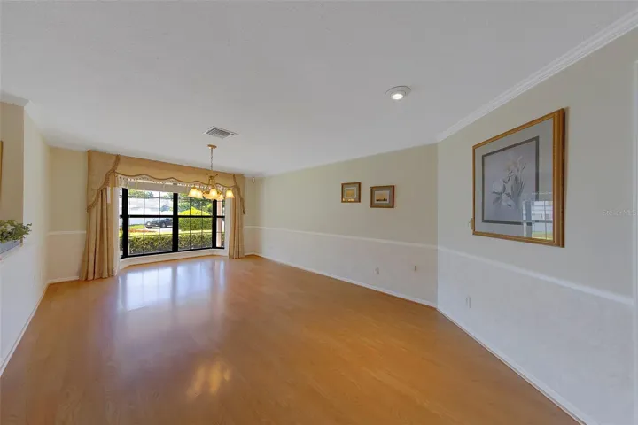 Large formal dining plenty of space