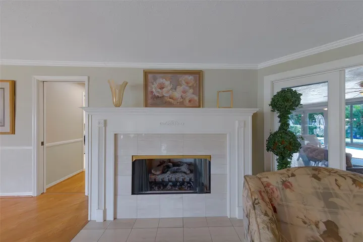 Gas Fireplace/formal living