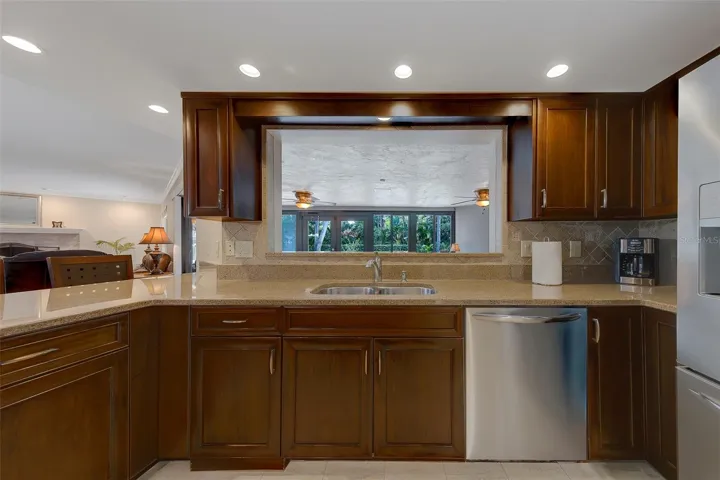 Can lighting and granite countertops