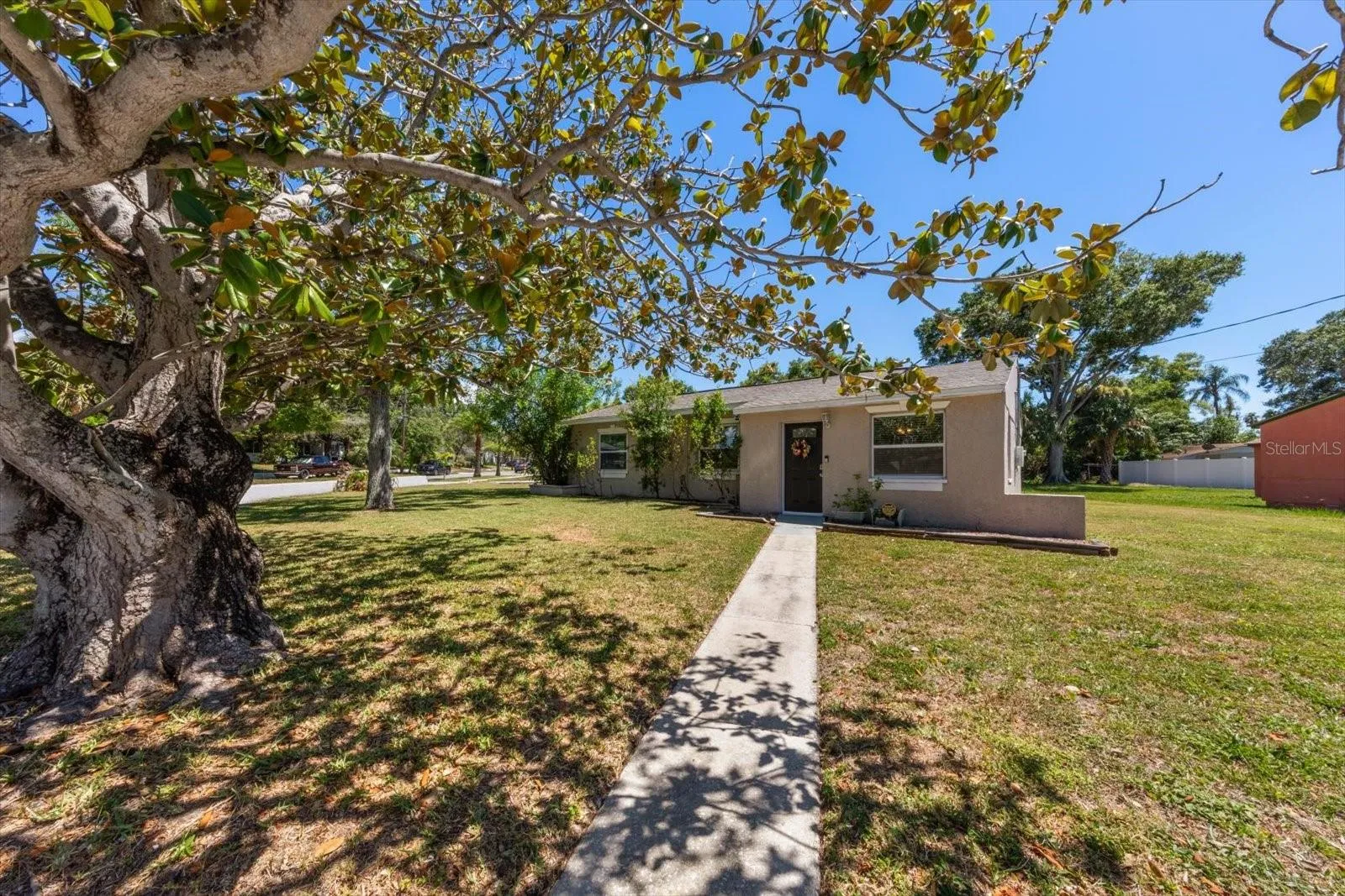 WALKWAY TO FRONT DOOR