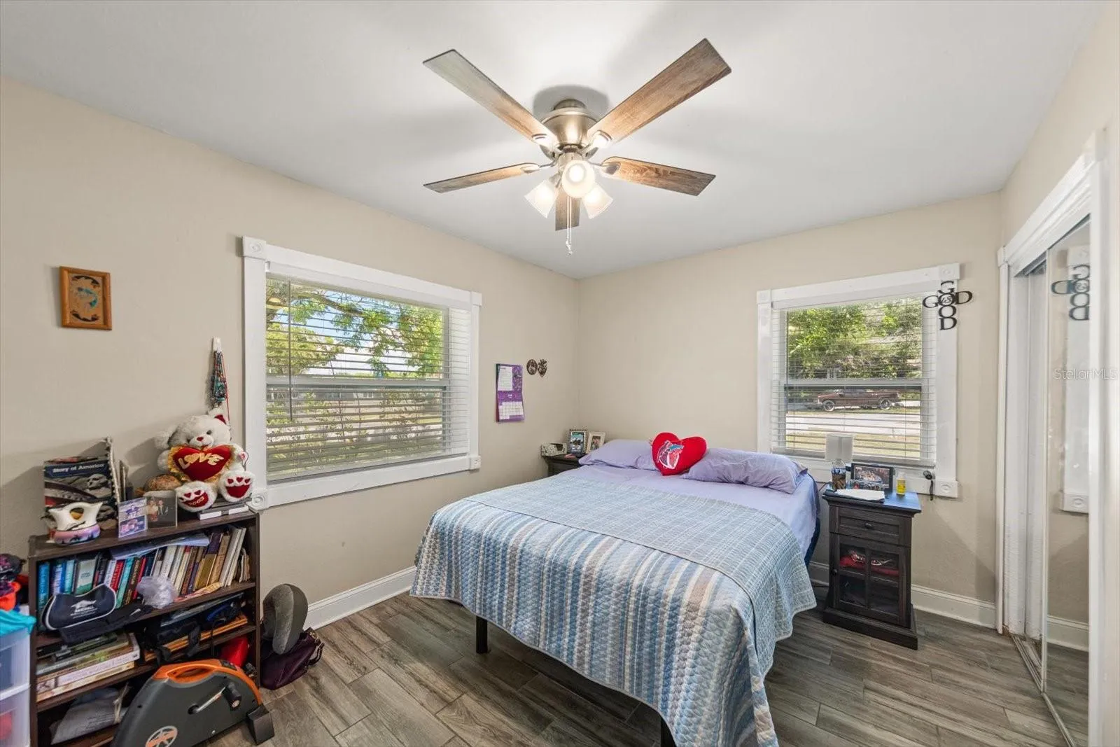BEDROOM 2