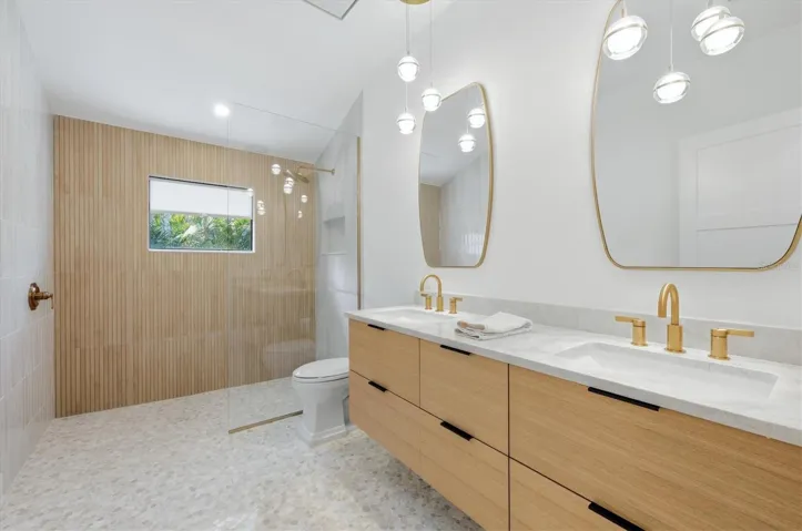 Fourth Full bath next to gym/possilbe 4th bedroom