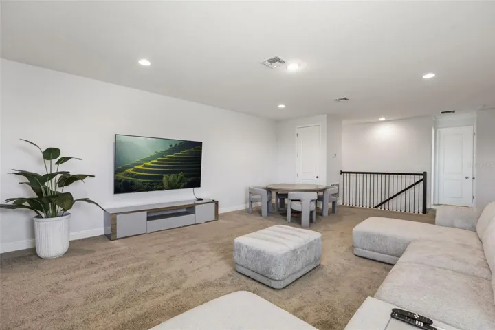 Bonus Room - upstairs