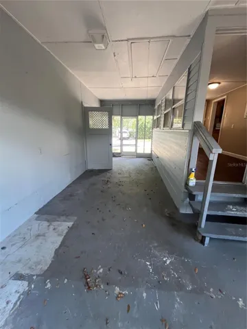 Screen room