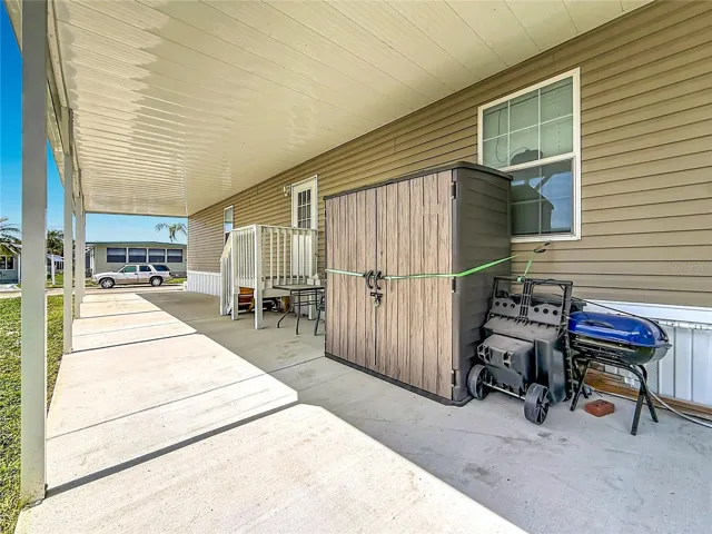 LONG DRIVEWAY W/STORAGE