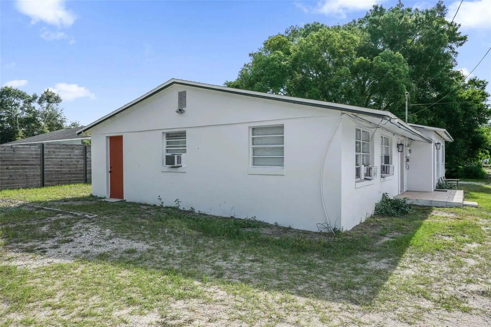 Second Entrance/ Side yard