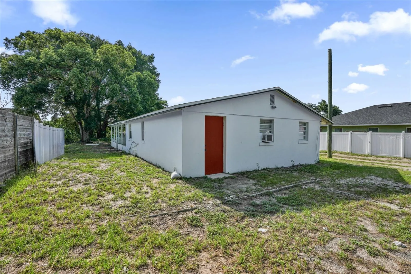 Second Entrance/ Side yard