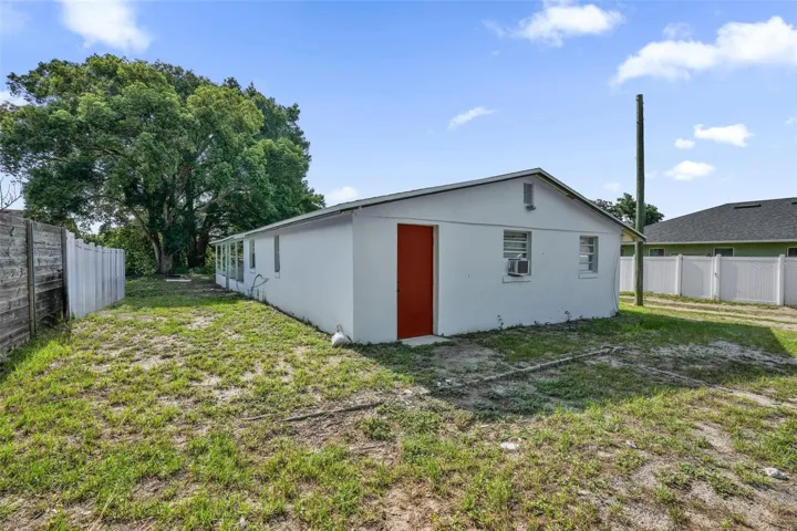 Second Entrance/ Side yard