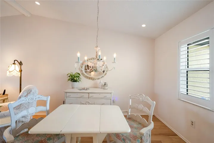 charming dining space!