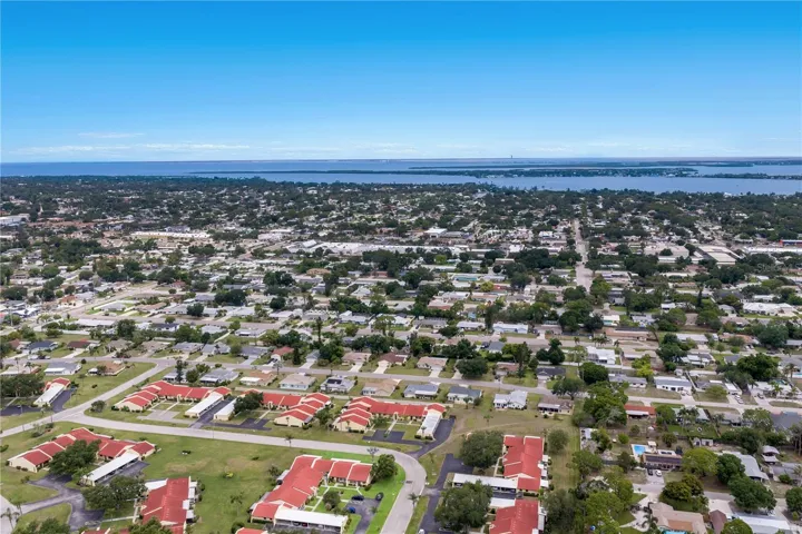 Minutes to Anna Maria Island, Palma Sola Bay and Robinson Preserve