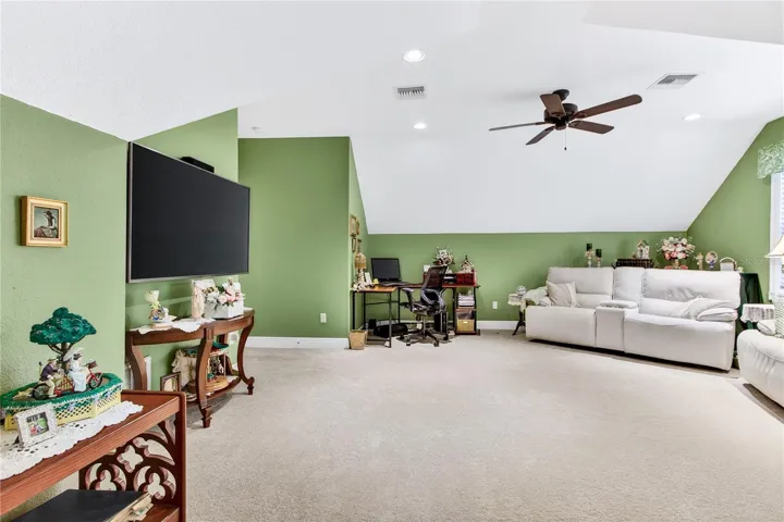 23' x 17' upstairs family or living room. so spacious!