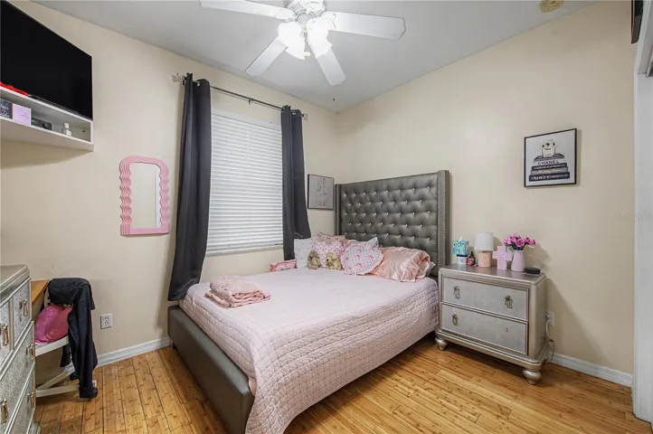 Guest Bedroom, Ceiling fan with light.