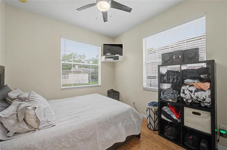 Guest Bedroom, Ceiling fan with light.
