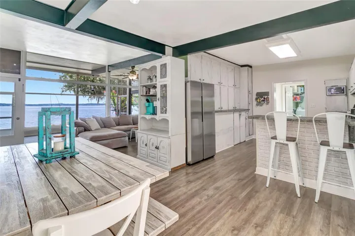 Dining Area and Breakfast Bar