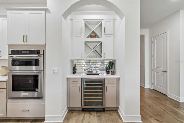 Kitchen/Dry bar
