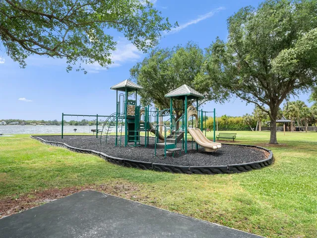 Sweetwater Oaks Community