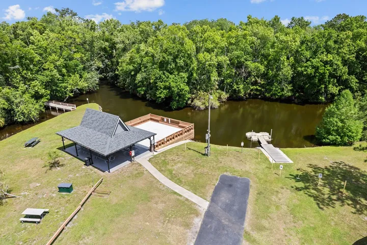 Sweetwater Oaks Community