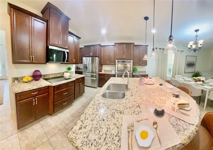 Big Kitchen with Island for 4 Seats