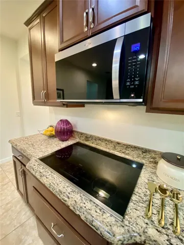 Newer Microwave/ Cooktop
