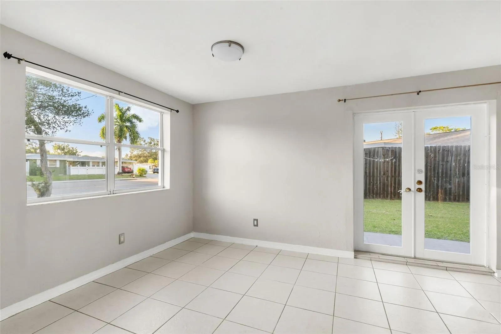 DOUBLE DOORS LEADINT TO BACKYARD