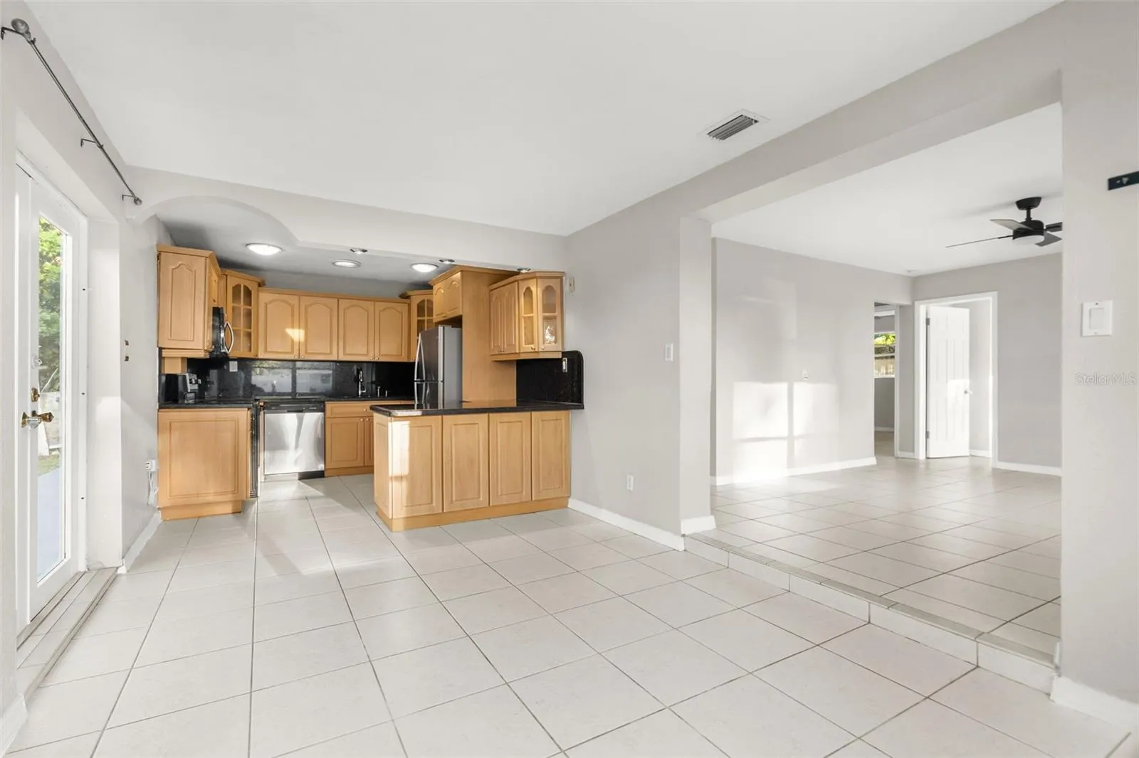 KITCHEN DINNING ROOM