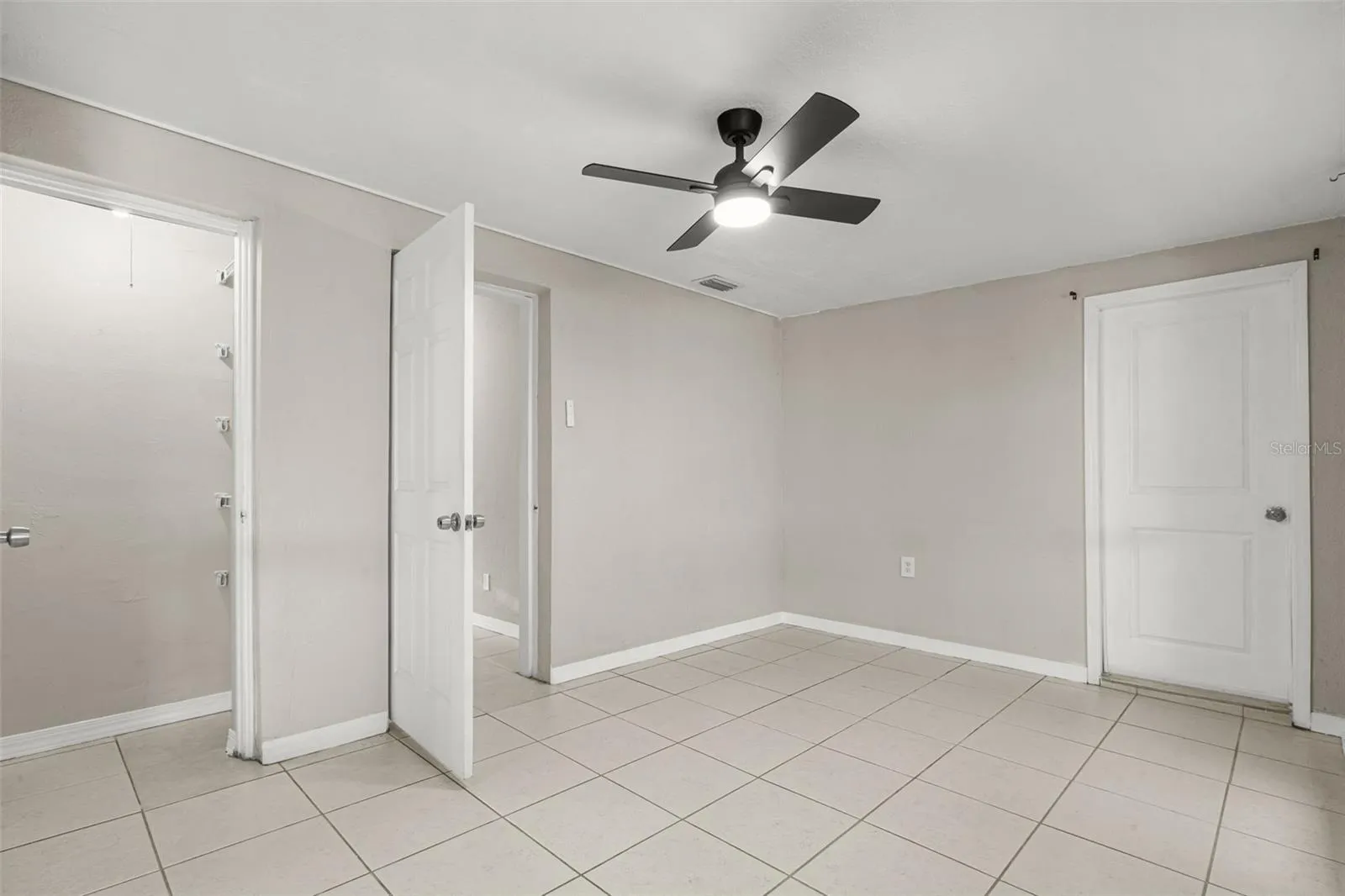 MASTER BEDROOM WITH PRIVATE ENTRANCE