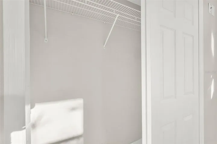 WALL CLOSET