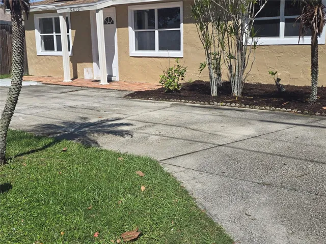CIRCULAR DRIVEWAY