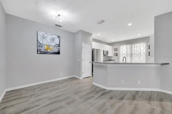 Dining Area/Bar