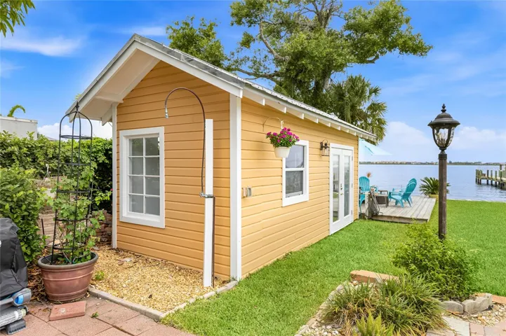 1 bed 1 bath cottage with window AC