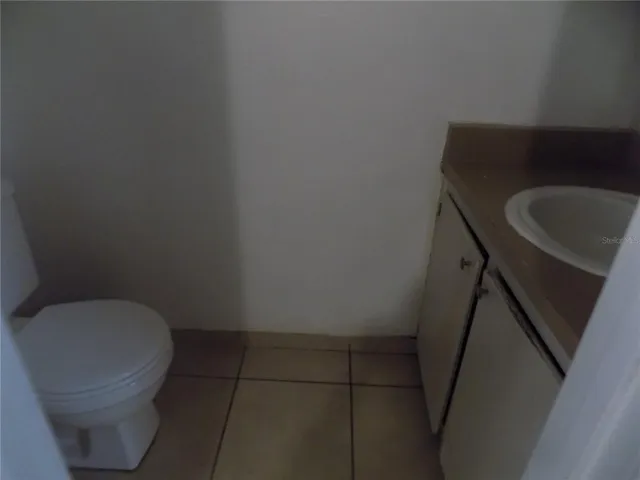 B toilet downstairs