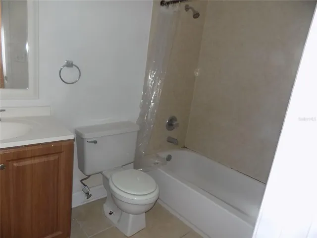 B bathroom upstairs