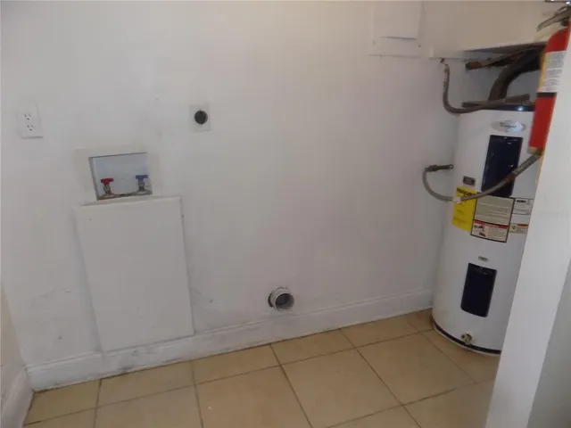 B water heater/washer/dryer hook ups