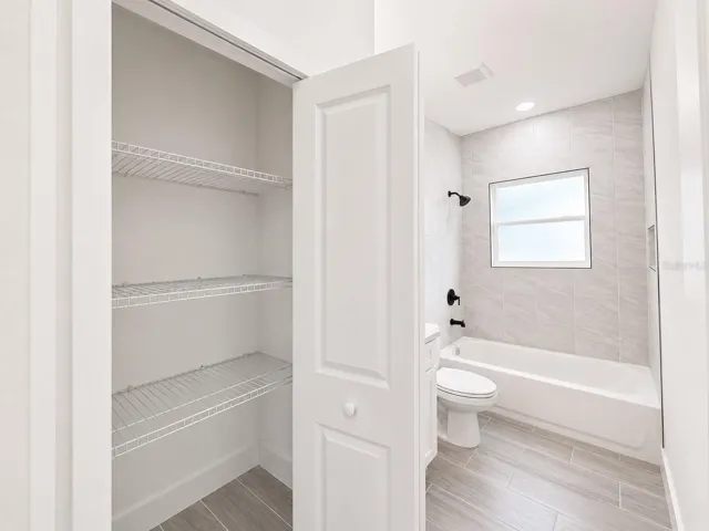 Full Bathroom 1