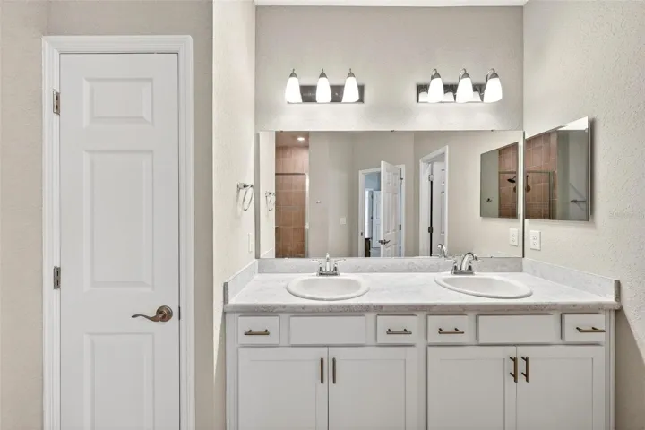 Double vanities and linen closet