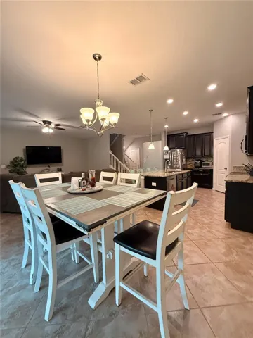 Eat-in kitchen