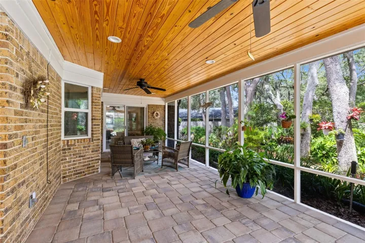 Gorgeous spot to take in nature, covered and cozy!