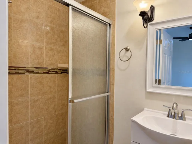 bathroom ensuite for bedroom 1