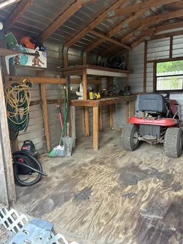 Shed inside Left