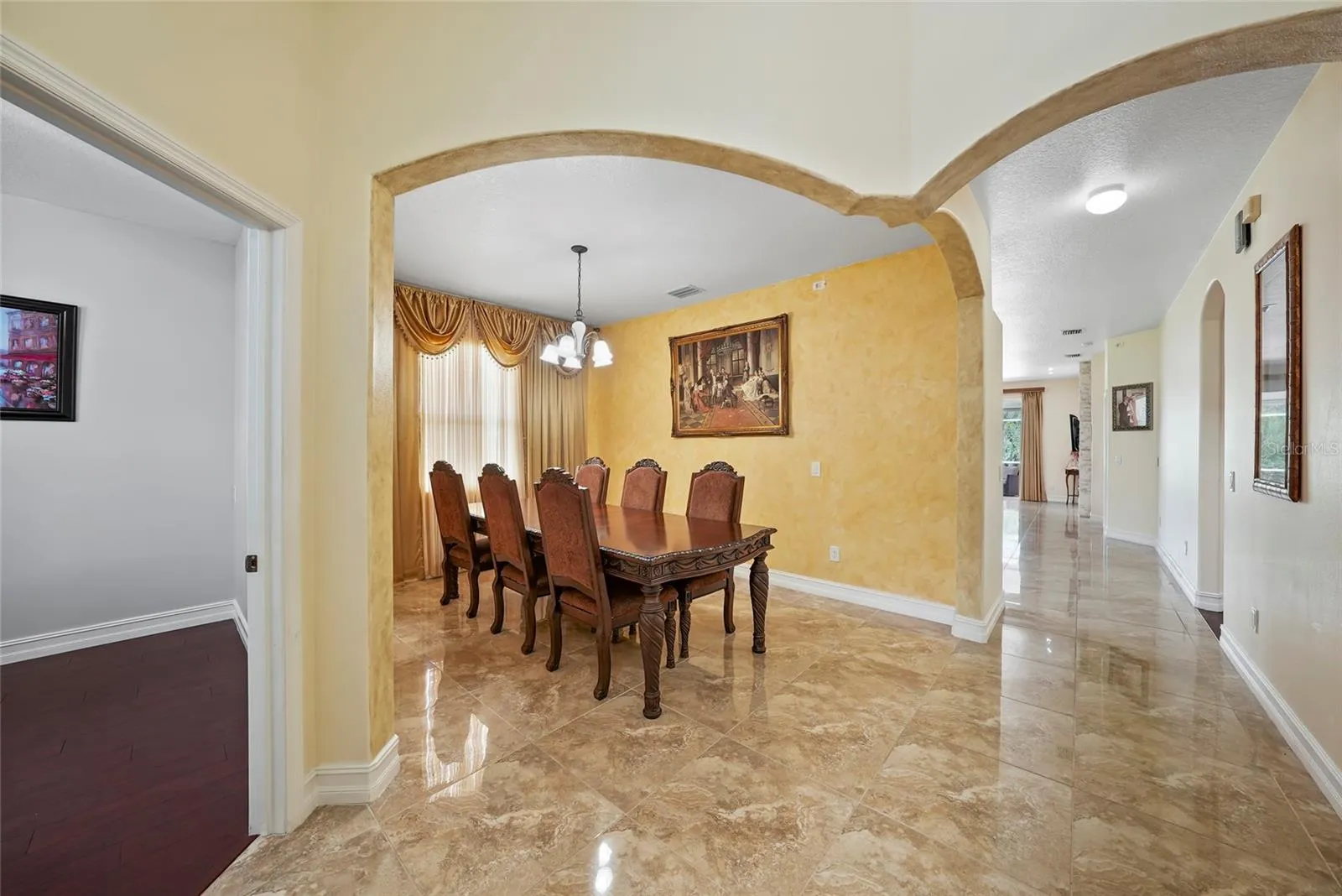 Entrance/Dining