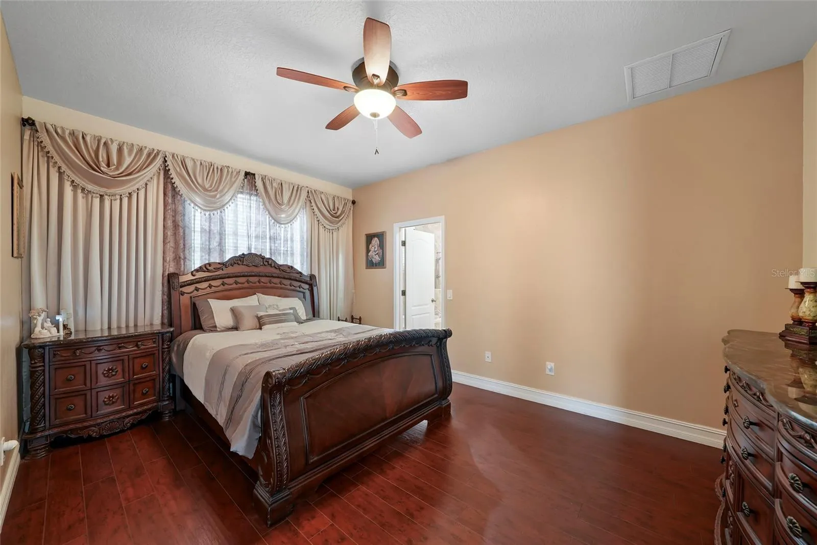 Private master suite