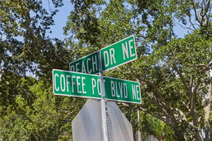 Intersection of the two most iconic streets in NE St. Pete