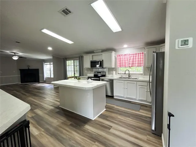 Kitchen with eat-in bar