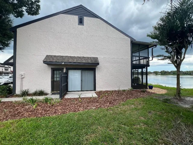 End unit with large yard area