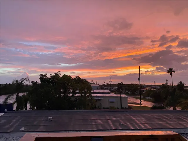 You will never get tired of the stunning sunsets from this panoramic view!