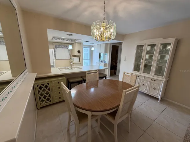 Dining to Kitchen