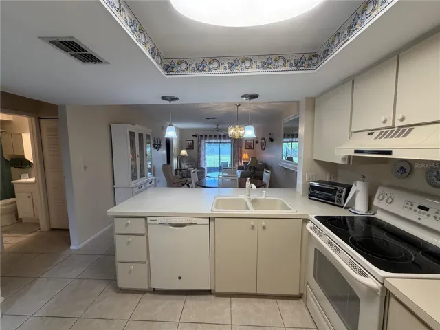 Kitchen with Breakfast Bar, Tile Flooring